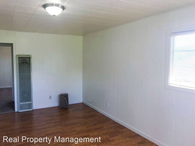 Building Photo - 2851 Highland Dr