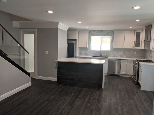 Building Photo - 1265 Armacost Ave