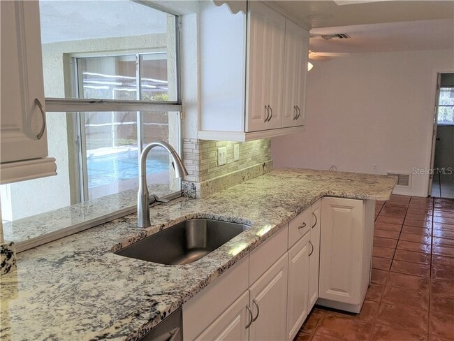 Building Photo - 2921 Captiva Dr