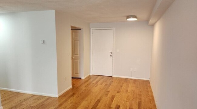 Building Photo - 103 Grove St