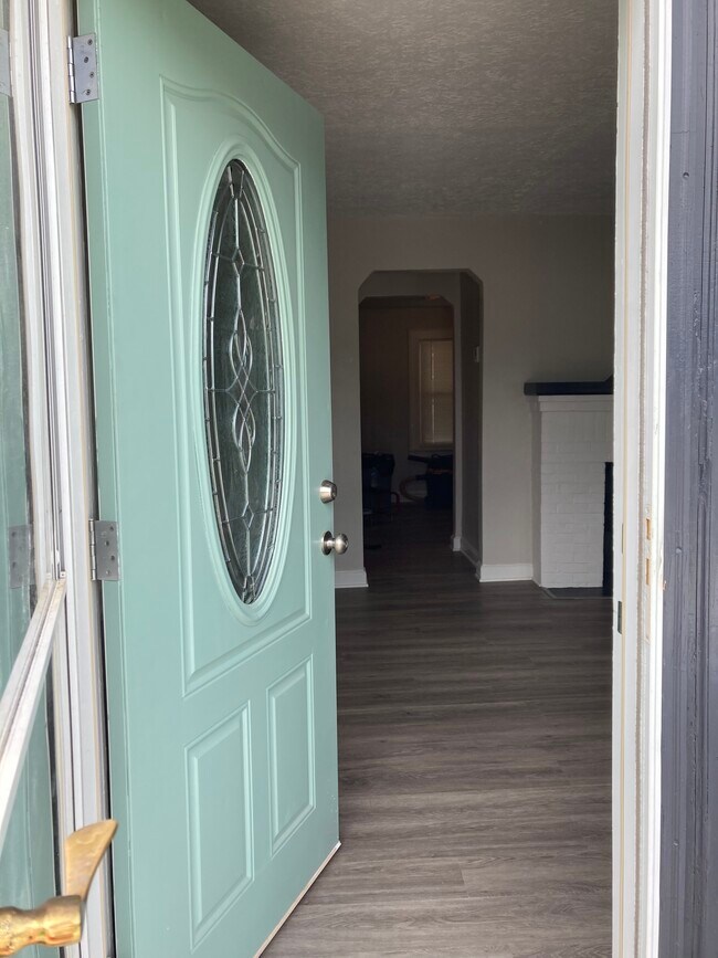 Building Photo - 2019 Lynn Ave SW