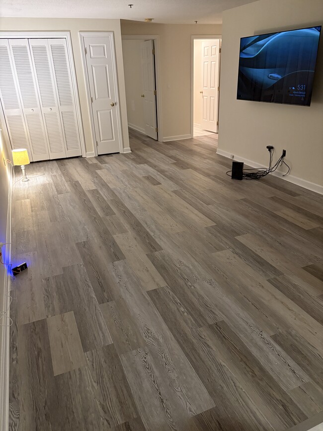 Building Photo - 42 S Cherry St