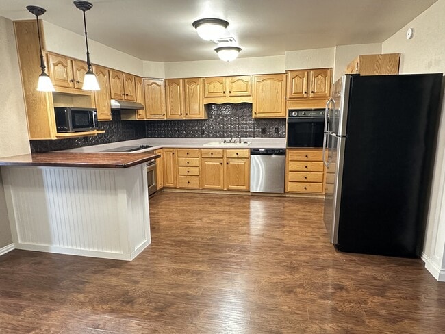 Building Photo - 2631 Sunset Dr