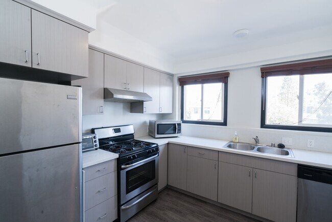Building Photo - 11023 Strathmore Dr