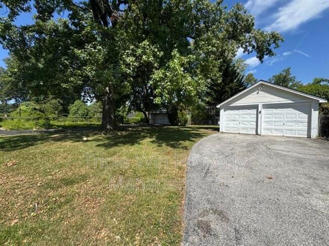 Building Photo - 1629 Talisman Ln