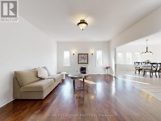 Photo du bâtiment - 3668 Harmony Rd N