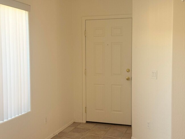 Building Photo - Pool Home Backing to Greenbelt | 3 Bed + Bonus Room | Open Layout