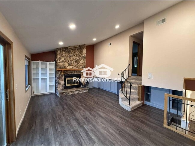 Building Photo - 5213 Hiawatha Ln