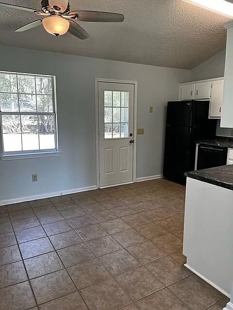 Building Photo - 240 NE Jamey Ln