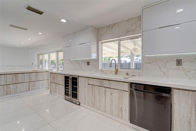 Building Photo - 11580 SW 92nd St