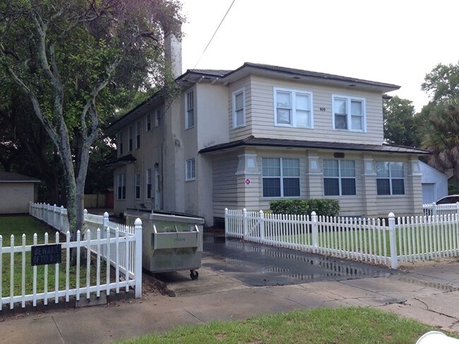  - 909-911 Pine St