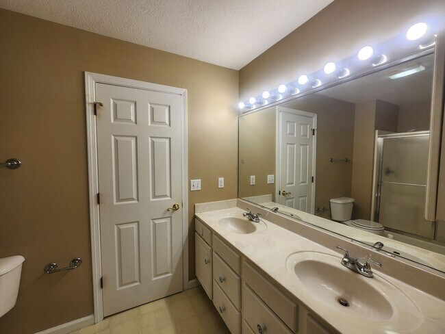 Foto del edificio - 1760 Crabtree Ct