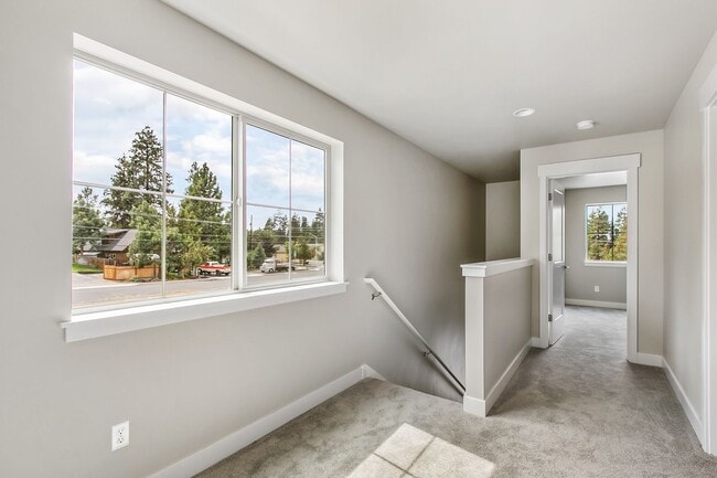 Building Photo - 61532 SE Jennifer Ln