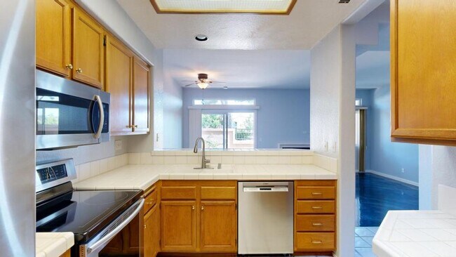 Foto del edificio - 7254 Shoreline Dr