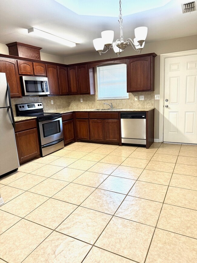 Gorgeous functional kitchen! - 622 Horizon Peak