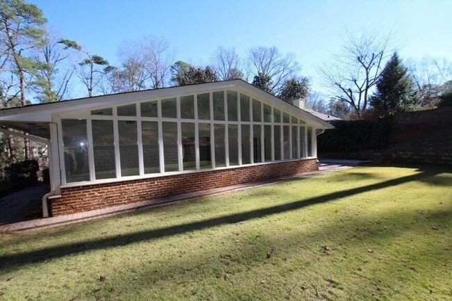 Foto del edificio - 4104 N Ivy Rd NE