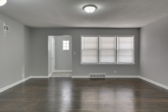 Foto del edificio - 2110 S 50th St