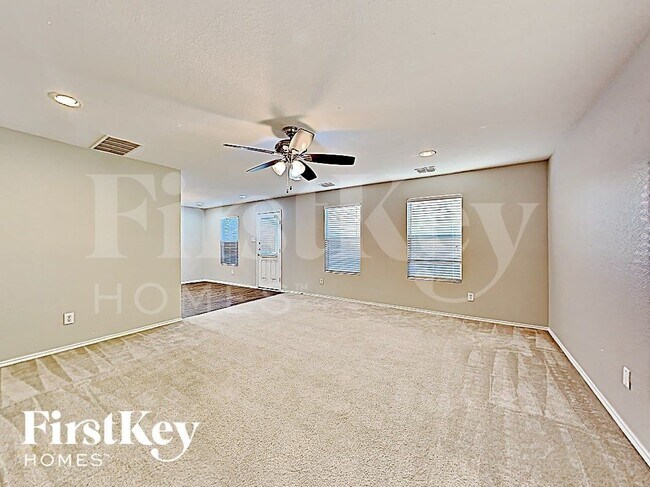 Foto del edificio - 6933 Meadow Way Ln