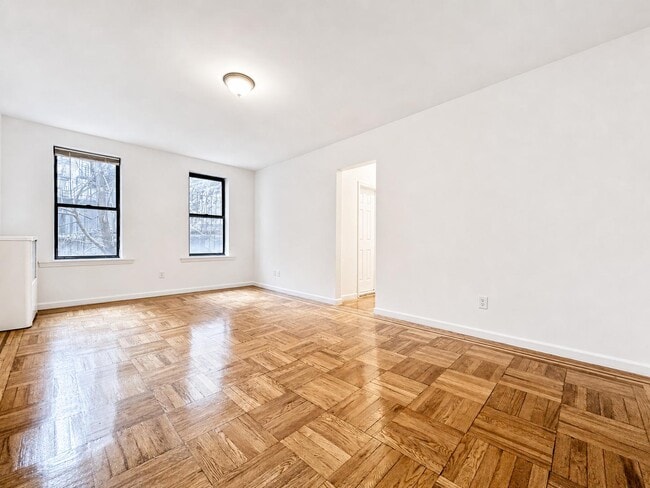Foto del edificio - 44 Bennett Ave