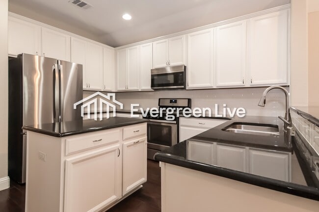 Foto del edificio - 126 Pleasant Hill Ln