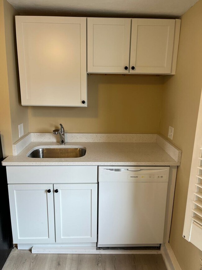 Foto del edificio - Nicely renovated pet friendly 2 bed in South Boston!