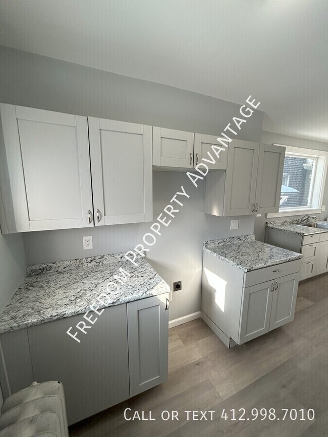 Building Photo - 618 Bluff St