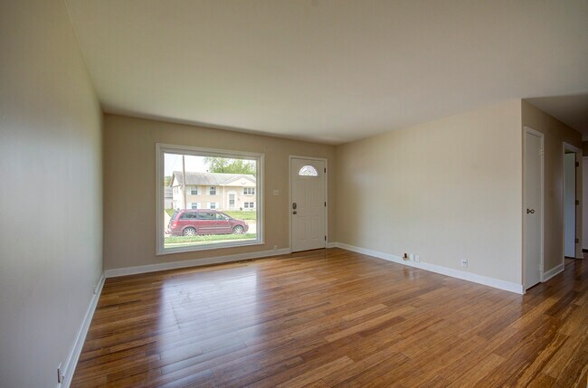 Foto del edificio - 457 Arnold Ave