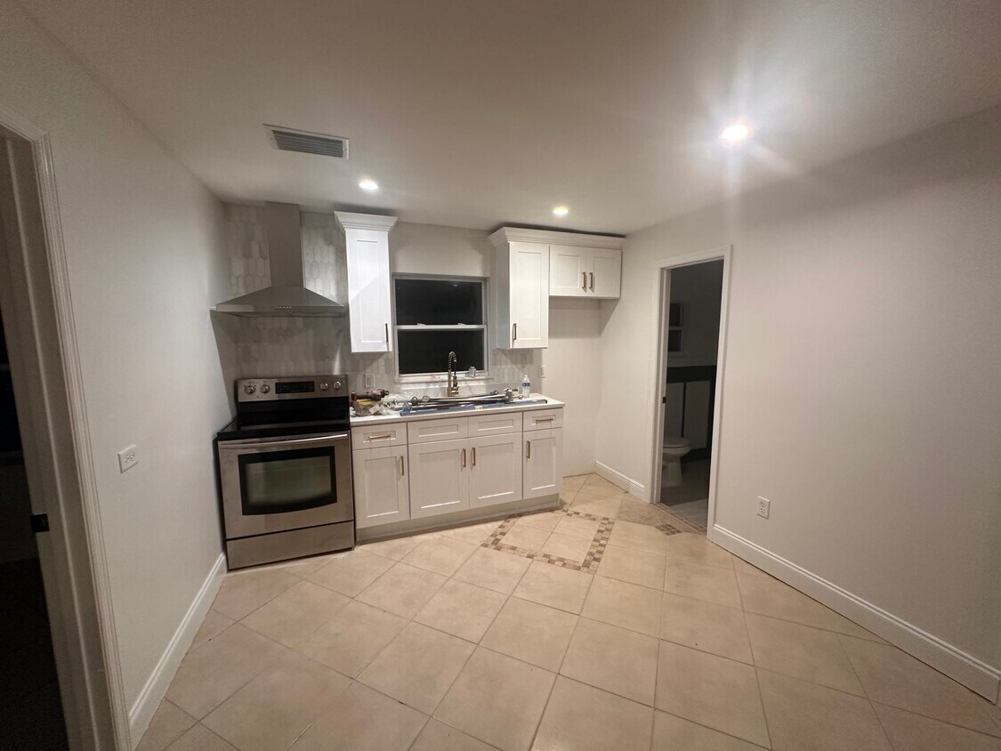 Foto principal - 6704 N Elizabeth St