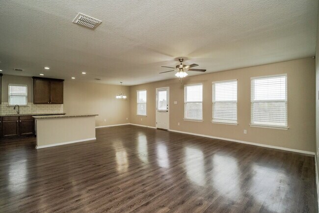 Building Photo - 123 Fabarm Ln