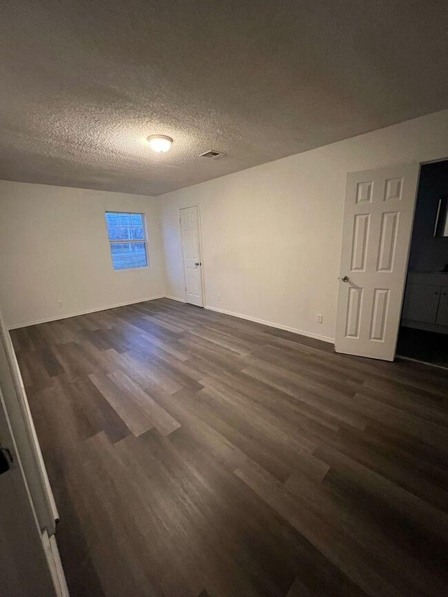 Building Photo - "COMING SOON-Spacious 4-Bed, 2-Bath Gem at...