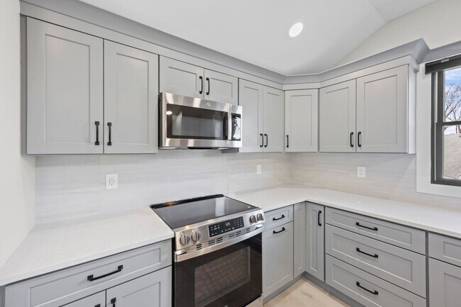 Building Photo - 42 Lamport Ave