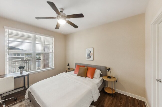 Building Photo - 13555 Cullen Blvd