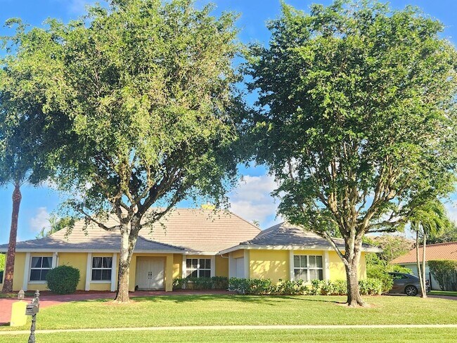 Foto del edificio - 2099 Greenview Cove Dr