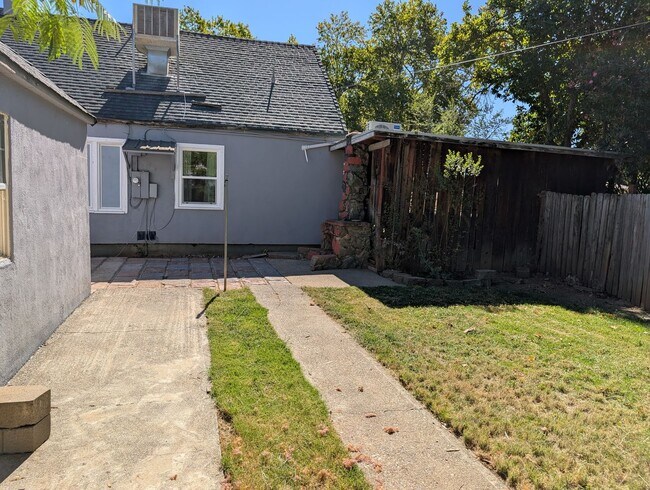 Building Photo - 604 Loma St