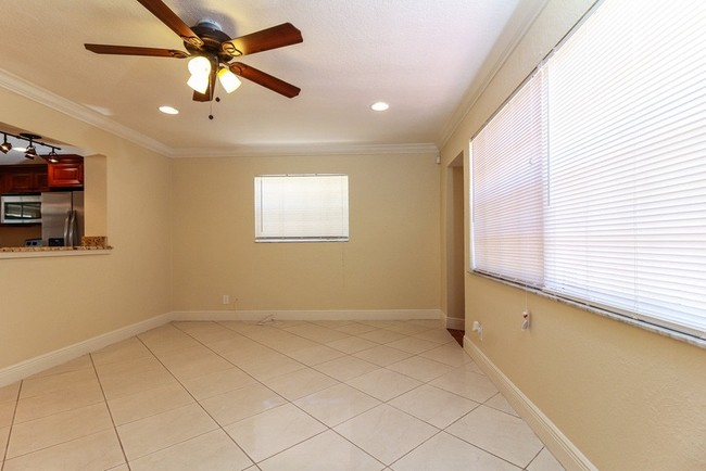 Building Photo - 955 Tripp Dr