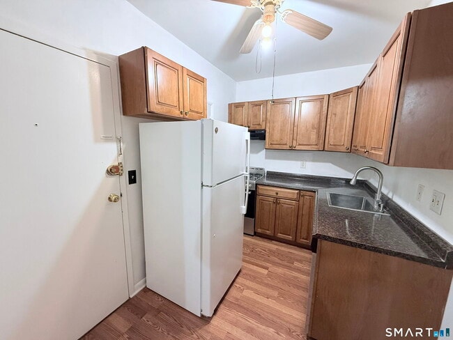 Photo - 140 Woodside Green Apartment