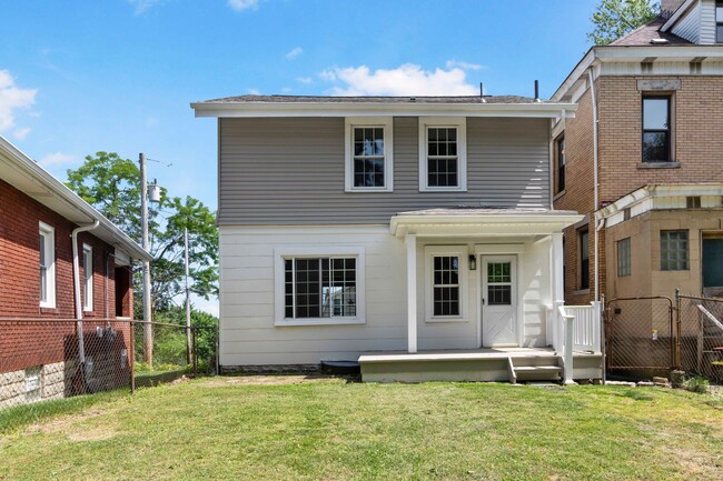 Building Photo - 349 Ridgewood Ave