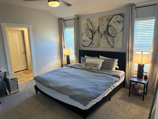 Building Photo - AUGUST MOVE IN!  Beautiful Midtown Reserve 3 Bedroom Home For Lease
