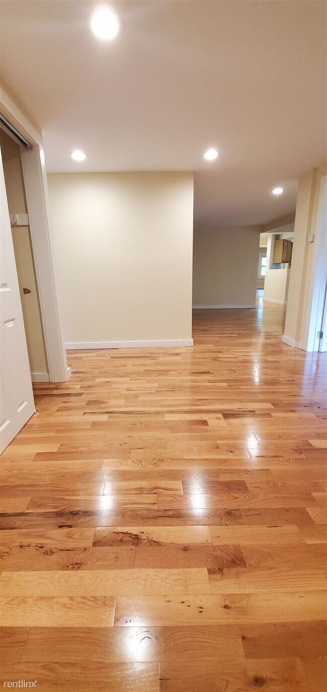 Building Photo - 4 br, 2 bath  - 179 Blake St 1R