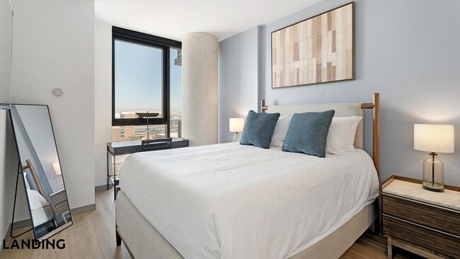 Building Photo - 513 S Damen Ave