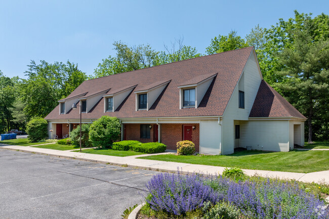 Building Photo - Lincoln Manor Apartments