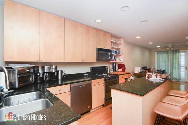 Foto del edificio - 728 N Willard Ct