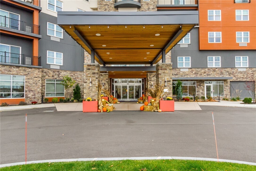 Foto principal - 205 Lakeshore Dr