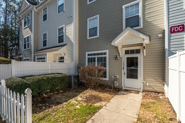 Building Photo - Spacious 3-level Townhome in Raleigh, NC.