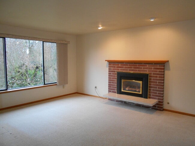 Building Photo - 4 Bedroom, 2 bathrom Split-Level Home In Quiet Ferndale Naighborhood