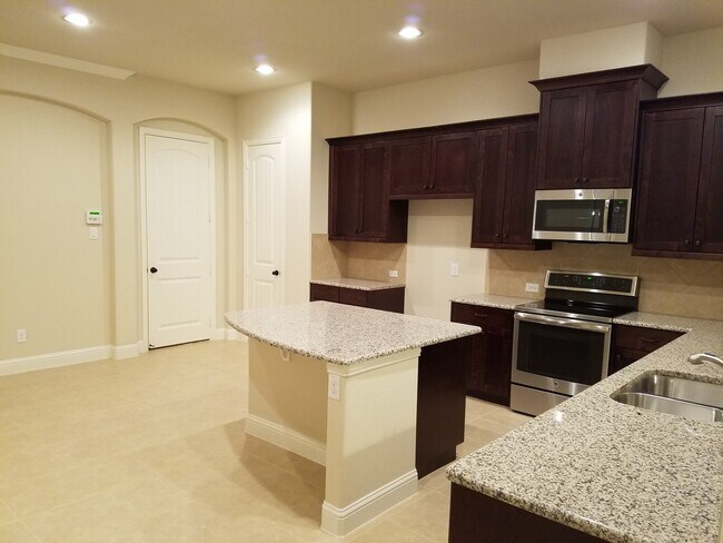 Building Photo - 837 Rohan Dr