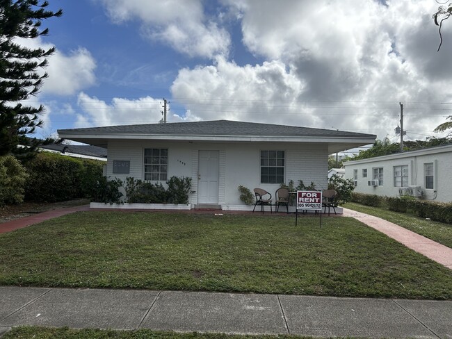 Foto del edificio - 1948 NE 172nd St