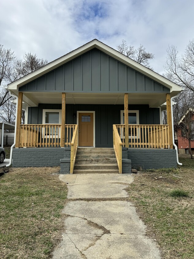 Primary Photo - 2411 Washington Ave
