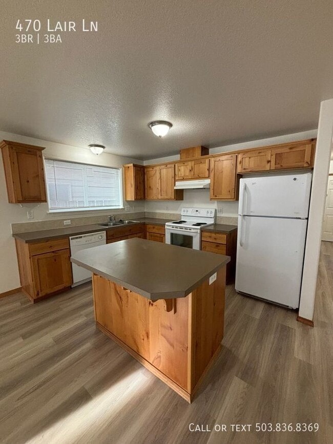 Building Photo - 470 Lair Ln