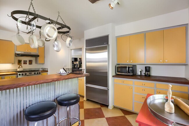 Building Photo - Charming Downtown Oasis | Steps to Pearl Street